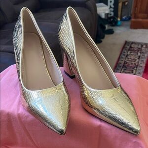 Elegant Gold Women's Pumps